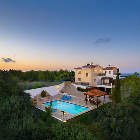 Villa Ira Finiki 라치 외부 사진