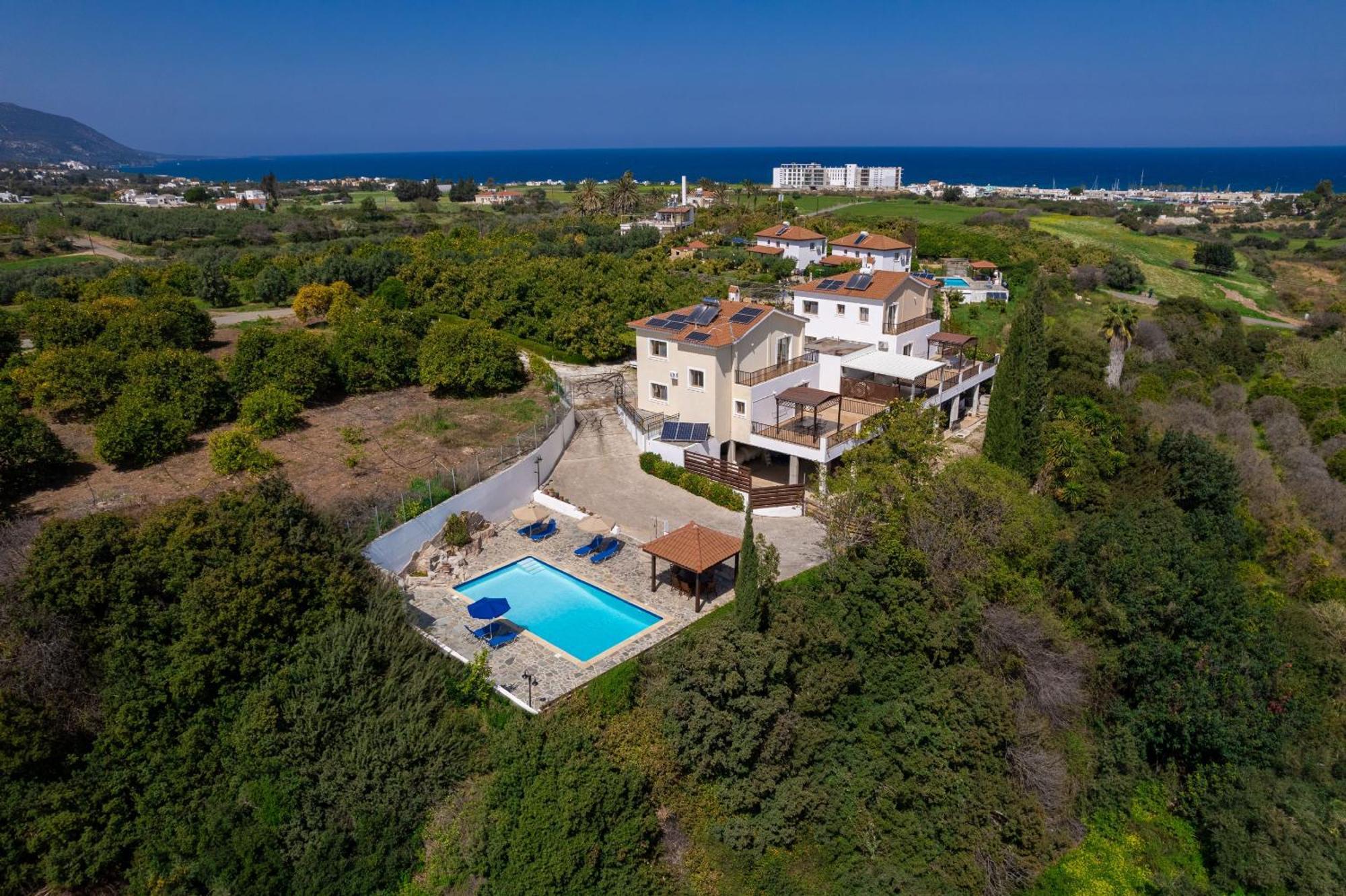 Villa Ira Finiki 라치 외부 사진